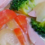 魚肉ソーセージとブロッコリーのクリームシチュー